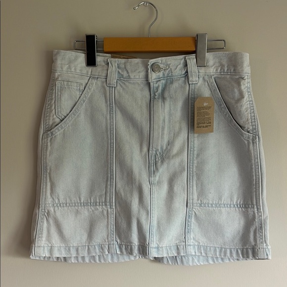 NWT Levi’s Mini High Waist jeans skirt Light Blue Denim size 28 - Picture 8 of 13
